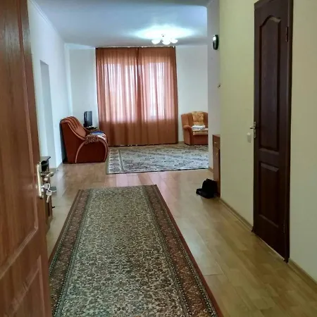 Apartments Domovik Квартира С Видом На Гори Парканія 21 מוקצ'בה