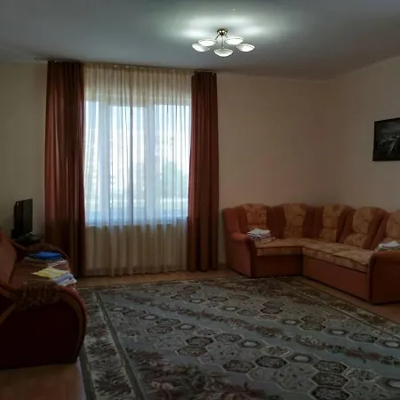 Apartment Domovik просторная с видом на горы Mukacheve
