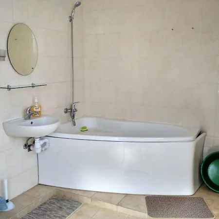 Apartment Domovik с видом на гори парканія 21 Mukacheve