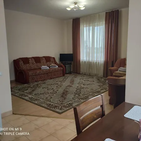 Domovik просторная с видом на горы Apartment Mukacheve