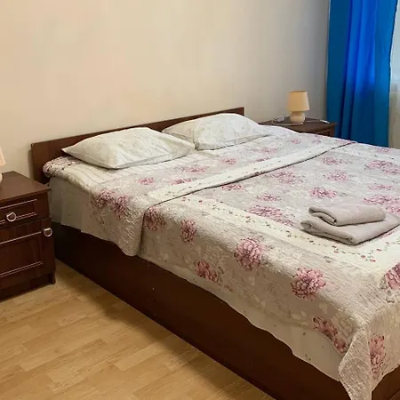 Domovik с видом на гори парканія 21