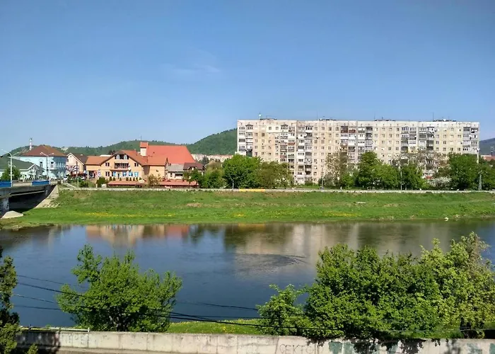 Domovik с видом на гори парканія 21 Apartman Munkács