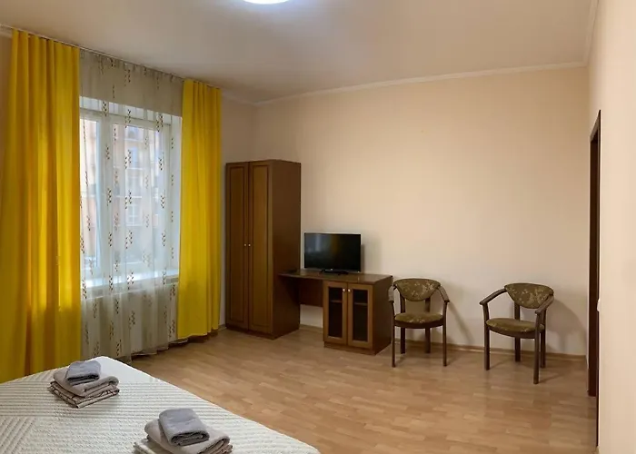 Domovik с видом на гори парканія 21 *